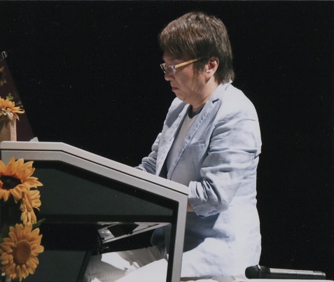 一言和生・演奏中の横顔画像